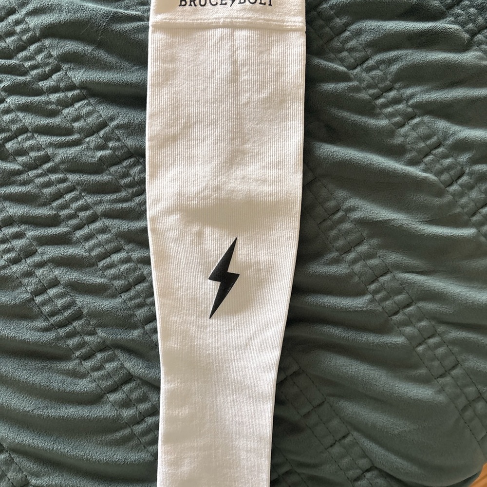 BRUCE Bolt men’s size small arm sleeve for baseball